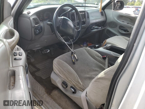 1998 Ford F-150 с VIN 1FTZX18W9WKB78181, выставлен на аукционе Copart как лот 55859885 с пробегом 251 664 миль миль и Списание • Salvage title. История ставок и продаж доступна на DreamBid. Изображение 8.