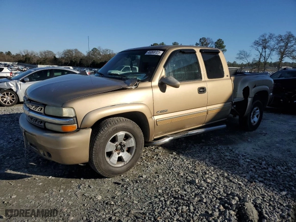 2000 Chevrolet Silverado 1500 LS with VIN 2GCEK19T2Y1200915, listed as a Copart auction lot 46069125 with 330,131 mi miles and Salvage Title. Bid and sale history available at carsss.com. Image 1.