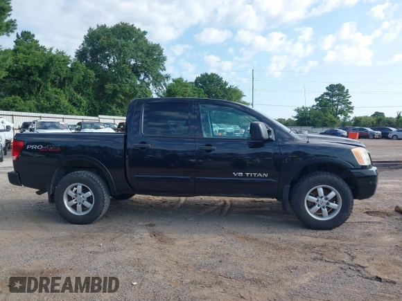 2011 Nissan Titan SL z VIN 1N6AA0EC4BN317674, wystawiony jako IAAI lot #42523569 z przebiegiem 208 045 mil mil oraz . Historia ofert i sprzedaży dostępna na DreamBid. Obrazek 13.