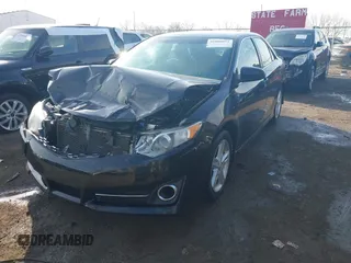 2014 Toyota Camry L with VIN 4T1BF1FK5EU778358, listed as a IAAI auction lot 41800091 with 136,918 mi miles. Bid and sale history available at carsss.com. Image 2.