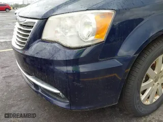 2014 Chrysler Town & Country Touring with VIN 2C4RC1BG1ER255056, listed as a IAAI auction lot 41951379 with 136,606 mi miles. Bid and sale history available at carsss.com. Image 6.