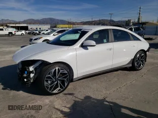 2023 Hyundai Ioniq 6 Preferred z VIN KMHM34AC5PA022942, wystawiony jako Copart lot #76087113 z przebiegiem 396 mil mil oraz . Historia ofert i sprzedaży dostępna na DreamBid. Obrazek 1.
