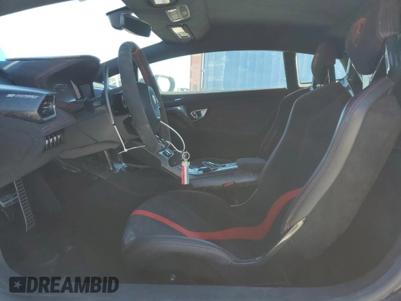 2018 Lamborghini Huracan z VIN ZHWUD4ZF2JLA08437, wystawiony jako Copart lot #50956455 z przebiegiem 7412 mil mil oraz Nie do naprawy. Historia ofert i sprzedaży dostępna na DreamBid. Obrazek 7.