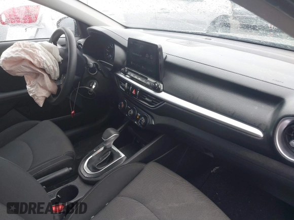 2023 Kia Forte LXS z VIN 3KPF24ADXPE544309, wystawiony jako IAAI lot #41722008 z przebiegiem 61 154 mil mil oraz . Historia ofert i sprzedaży dostępna na DreamBid. Obrazek 5.