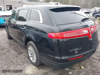 2018 Lincoln MKT with VIN 2LMHJ5NKXJBL01592, listed as a IAAI auction lot 41829273 with 323,274 mi miles. Bid and sale history available at carsss.com. Image 3.