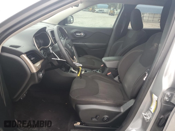 2017 Jeep Cherokee Latitude z VIN 1C4PJLCB6HW507679, wystawiony jako Copart lot #59638945 z przebiegiem 102 853 mil mil oraz Szkoda całkowita • Salvage title. Historia ofert i sprzedaży dostępna na DreamBid. Obrazek 7.