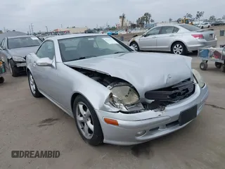 2004 Mercedes-Benz SLK 230/320 z VIN WDBKK65F44F311256, wystawiony jako IAAI lot #42211336 z przebiegiem 66 484 mil mil oraz . Historia ofert i sprzedaży dostępna na DreamBid. Obrazek 1.