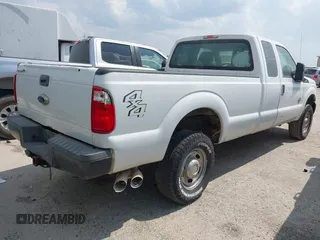 2015 Ford F-250 XLT with VIN 1FT7X2BT8FEA63663, listed as a IAAI auction lot 42135275 with 169,164 mi miles and . Bid and sale history available at DreamBid. Image 4.