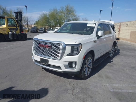 2022 GMC Yukon XL Denali with VIN 1GKS2JKL1NR217354, listed as a IAAI auction lot 41406548 with 29,940 mi miles and . Bid and sale history available at carsss.com. Image 2.