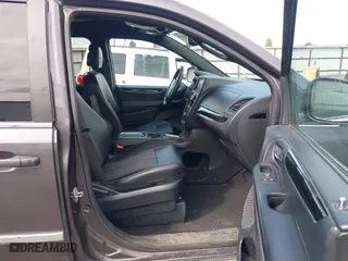 2015 Chrysler Town & Country S with VIN 2C4RC1HG4FR731468, listed as a IAAI auction lot 41902974 with 132,784 mi miles. Bid and sale history available at carsss.com. Image 5.