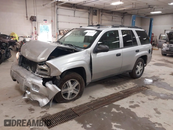 2005 Chevrolet TrailBlazer LT with VIN 1GNDT13S252171914, listed as a IAAI auction lot 39875176 with 112,862 mi miles and . Bid and sale history available at DreamBid. Image 2.