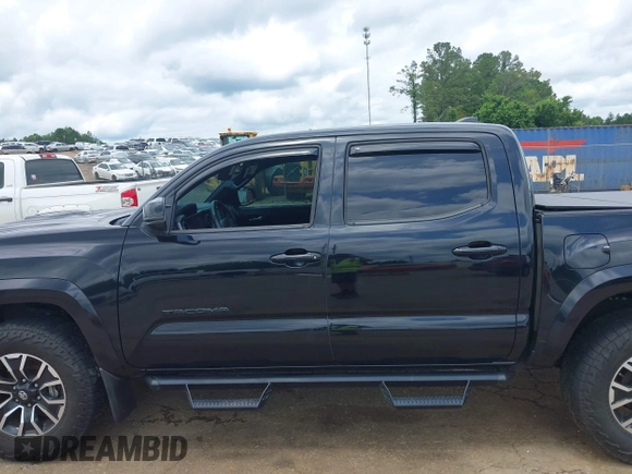 2020 Toyota Tacoma SR5 z VIN 3TMAZ5CN8LM138501, wystawiony jako IAAI lot #42321412 z przebiegiem 81 806 mil mil oraz . Historia ofert i sprzedaży dostępna na DreamBid. Obrazek 14.