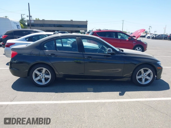 2015 BMW 3 Series 328i xDrive с VIN WBA3B5C55FF961143, выставлен на аукционе IAAI как лот 42561041 с пробегом 61 624 миль миль и . История ставок и продаж доступна на DreamBid. Изображение 13.