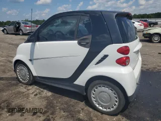 2015 Smart fortwo Passion with VIN WMEEJ3BA6FK819930, listed as a Copart auction lot 64722495 with 106,124 mi miles and Clean title. Bid and sale history available at DreamBid. Image 2.