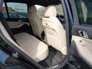2022 BMW X5 xDrive40i z VIN 5UXCR6C0XN9J12212, wystawiony jako IAAI lot #41656748 z przebiegiem 30 740 mil mil oraz . Historia ofert i sprzedaży dostępna na DreamBid. Obrazek 8.