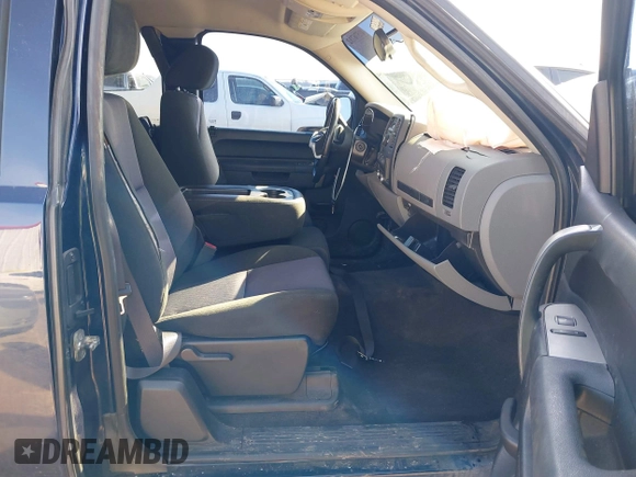 2010 Chevrolet Silverado 1500 LS with VIN 1GCSCREA5AZ134148, listed as a IAAI auction lot 41576732 with 211,421 mi miles. Bid and sale history available at carsss.com. Image 5.