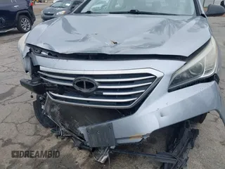 2015 Hyundai Sonata SE z VIN 5NPE24AF4FH245048, wystawiony jako IAAI lot #41774681 z przebiegiem 133 392 mil mil oraz . Historia ofert i sprzedaży dostępna na DreamBid. Obrazek 12.