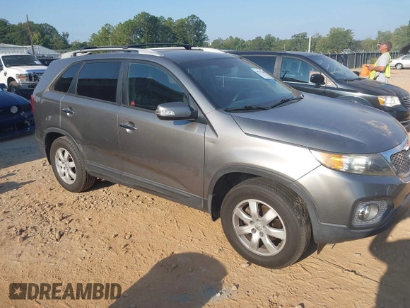 2013 Kia Sorento LX with VIN 5XYKT3A63DG339792, listed as a IAAI auction lot 40555344 with 172,247 mi miles and . Bid and sale history available at carsss.com. Image 1.