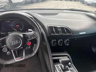 2021 Audi R8 z VIN WUAKBAFX7M7900472, wystawiony jako Copart lot #58422395 z przebiegiem 6493 mil mil oraz Szkody całkowita. Historia ofert i sprzedaży dostępna na DreamBid. Obrazek 9.