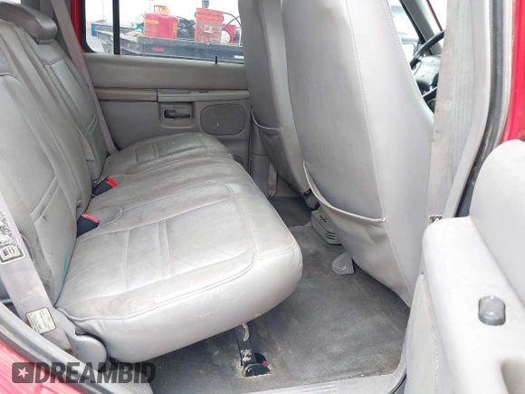 1999 Ford Explorer XLT z VIN 1FMZU35P5XZB62128, wystawiony jako IAAI lot #42635627 z przebiegiem 221 556 mil mil oraz . Historia ofert i sprzedaży dostępna na DreamBid. Obrazek 8.