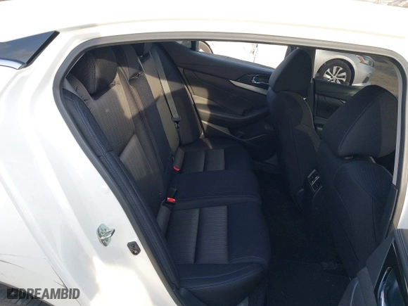 2018 Nissan Maxima SL with VIN 1N4AA6AP2JC404438, listed as a IAAI auction lot 41785908 with 60,021 mi miles. Bid and sale history available at carsss.com. Image 8.