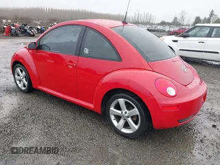 2006 Volkswagen New Beetle Coupe with VIN 3VWSR31CX6M406198, listed as a IAAI auction lot 41354662 with 175,158 mi miles. Bid and sale history available at carsss.com. Image 3.