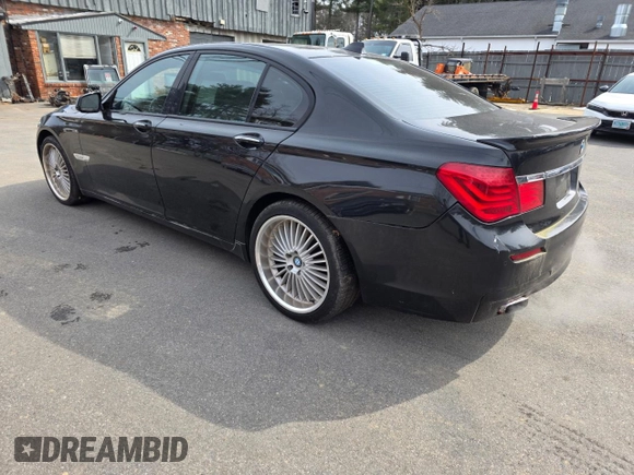 2012 BMW 7 Series 750i z VIN WBAKA8C56CCY3793, wystawiony jako Copart lot #49264245 z przebiegiem 118 295 mil mil oraz Czysty tytuł • Clean title. Historia ofert i sprzedaży dostępna na DreamBid. Obrazek 3.