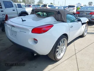 2007 Pontiac Solstice z VIN 1G2MB35B97Y141396, wystawiony jako IAAI lot #42443705 z przebiegiem 118 933 mil mil oraz . Historia ofert i sprzedaży dostępna na DreamBid. Obrazek 4.