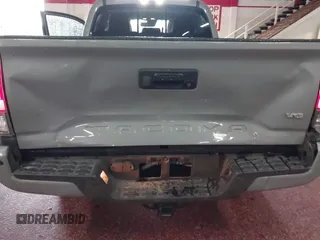 2021 Toyota Tacoma SR5 z VIN 3TMDZ5BN5MM114494, wystawiony jako IAAI lot #41723032 z przebiegiem 54 477 mil mil oraz . Historia ofert i sprzedaży dostępna na DreamBid. Obrazek 6.