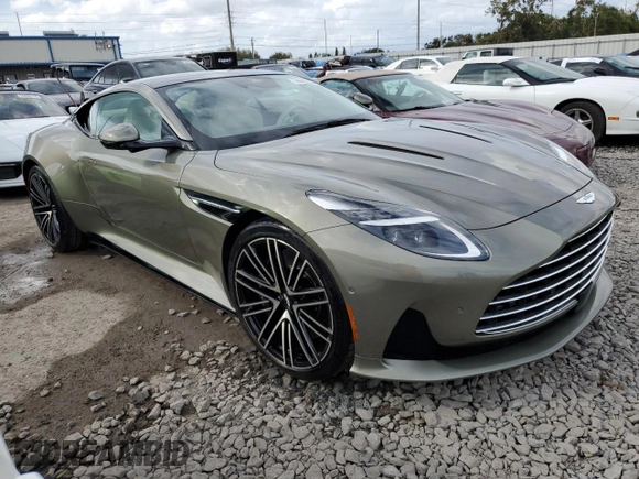 2025 Aston Martin DB12 z VIN SCFRMFFW4SGL15065, wystawiony jako Copart lot #74953394 z przebiegiem Nie podano mil oraz Nie do naprawy. Historia ofert i sprzedaży dostępna na DreamBid. Obrazek 4.