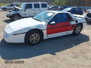 1986 Pontiac Fiero z VIN 1G2PF3790GP231392, wystawiony jako IAAI lot #41870267 z przebiegiem 156 718 mil mil oraz . Historia ofert i sprzedaży dostępna na DreamBid. Obrazek 20.