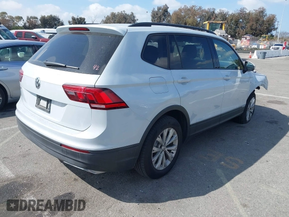 2019 Volkswagen Tiguan S z VIN 3VV1B7AX0KM062437, wystawiony jako IAAI lot #41906720 z przebiegiem 45 157 mil mil oraz . Historia ofert i sprzedaży dostępna na DreamBid. Obrazek 4.