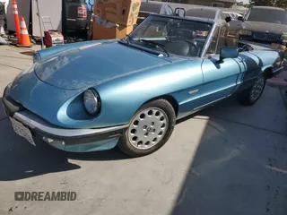 1989 Alfa Romeo Spider z VIN ZARBA5587K1066209, wystawiony jako Copart lot #77166704 z przebiegiem 98 255 mil mil oraz Szkoda całkowita • Salvage title. Historia ofert i sprzedaży dostępna na DreamBid. Obrazek 2.