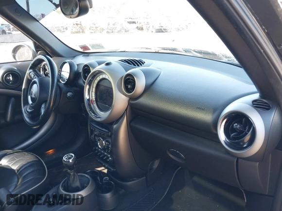 2012 MINI Countryman S with VIN WMWZC3C52CWM27234, listed as a IAAI auction lot 39264317 with 177,398 mi miles and . Bid and sale history available at DreamBid. Image 5.