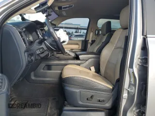 2022 Ram 2500 Limited z VIN 3C6UR5TL7NG105297, wystawiony jako Copart lot #66667114 z przebiegiem 69 428 mil mil oraz Szkoda całkowita • Salvage title. Historia ofert i sprzedaży dostępna na DreamBid. Obrazek 7.