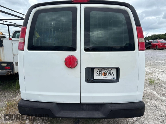 2013 Chevrolet Express Cargo z VIN 1GCSGAFX0D1173242, wystawiony jako IAAI lot #42792060 z przebiegiem 263 409 mil mil oraz . Historia ofert i sprzedaży dostępna na DreamBid. Obrazek 8.