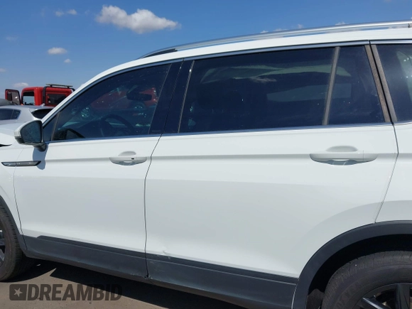 2024 Volkswagen Tiguan SE с VIN 3VV3B7AXXRM101084, выставлен на аукционе IAAI как лот 42196649 с пробегом 14 447 миль миль и . История ставок и продаж доступна на DreamBid. Изображение 14.