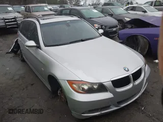 2007 BMW 3 Series 328i with VIN WBAVS13567FX16497, listed as a IAAI auction lot 41395943 with 171,518 mi miles. Bid and sale history available at carsss.com. Image 1.