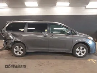 2018 Toyota Sienna LE Auto Access Seat with VIN 5TDKZ3DC3JS906162, listed as a IAAI auction lot 41863331 with 200,655 mi miles. Bid and sale history available at carsss.com. Image 13.