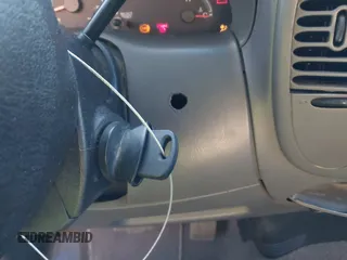 2003 Ford F-150 с VIN 2FTRX08W53CA43029, выставлен на аукционе IAAI как лот 42483083 с пробегом 311 710 миль миль и . История ставок и продаж доступна на DreamBid. Изображение 11.