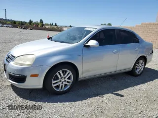 2007 Volkswagen Jetta Wolfsburg Edition z VIN 3VWEG71KX7M124887, wystawiony jako Copart lot #52438825 z przebiegiem 131 076 mil mil oraz Szkoda całkowita • Salvage title. Historia ofert i sprzedaży dostępna na DreamBid. Obrazek 1.
