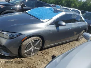 2024 Mercedes-Benz EQE 350+ z VIN W1KEG2BB2RF054699, wystawiony jako Copart lot #52844775 z przebiegiem 4 204 mil mil oraz Szkoda całkowita • Salvage title. Historia ofert i sprzedaży dostępna na DreamBid. Obrazek 1.