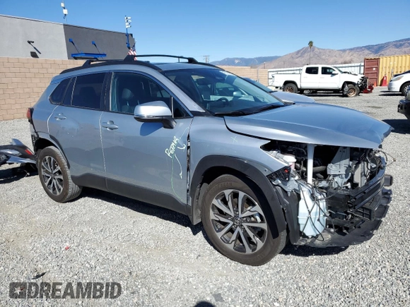 2024 Toyota Corolla Cross XLE с VIN 7MUDAAAG3RV085206, выставлен на аукционе Copart как лот 46129215 с пробегом 16 472 миль миль и Списание • Salvage title. История ставок и продаж доступна на DreamBid. Изображение 4.
