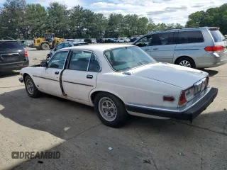 1986 Jaguar XJ z VIN SAJAV1346GC461014, wystawiony jako Copart lot #57785915 z przebiegiem 53 433 mil mil oraz Czysty tytuł • Clean title. Historia ofert i sprzedaży dostępna na DreamBid. Obrazek 2.