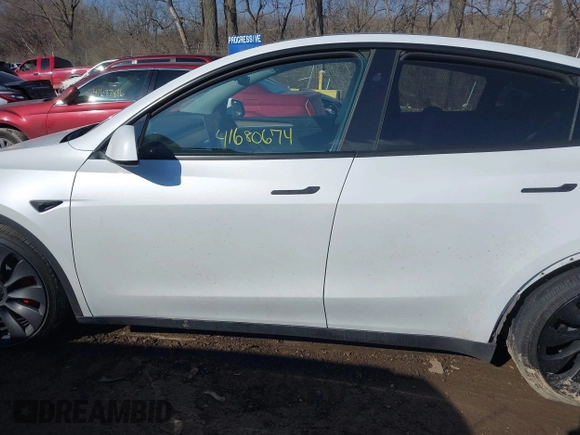 2024 Tesla Model Y Performance with VIN 7SAYGDEF3RA281969, listed as a IAAI auction lot 41680674 with 22,615 mi miles and . Bid and sale history available at DreamBid. Image 14.