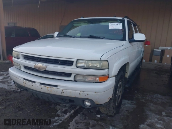 2005 Chevrolet Suburban Z71 with VIN 3GNFK16Z35G264713, listed as a IAAI auction lot 41255425 with 237,805 mi miles. Bid and sale history available at carsss.com. Image 2.