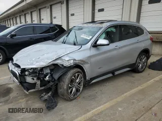 2017 BMW X1 xDrive28i z VIN WBXHT3Z30H4A57883, wystawiony jako Copart lot #81975204 z przebiegiem Nie podano mil oraz Nie do naprawy • Non repairable. Historia ofert i sprzedaży dostępna na DreamBid. Obrazek 1.
