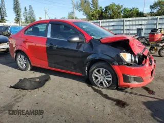 2015 Chevrolet Sonic LT z VIN 1G1JC5SH3F4176465, wystawiony jako Copart lot #50882295 z przebiegiem 76 029 mil mil oraz Szkody całkowita. Historia ofert i sprzedaży dostępna na DreamBid. Obrazek 4.