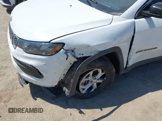 2024 Jeep Compass Sport с VIN 3C4NJDANXRT166403, выставлен на аукционе IAAI как лот 42248305 с пробегом 20 907 миль миль и . История ставок и продаж доступна на DreamBid. Изображение 6.