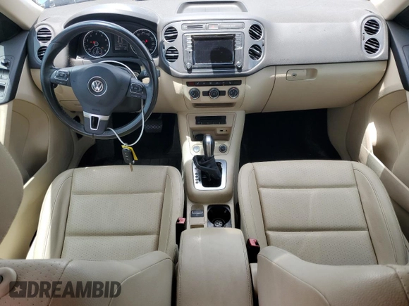 2017 Volkswagen Tiguan S z VIN WVGAV7AX7HK009929, wystawiony jako Copart lot #52893595 z przebiegiem 88 659 mil mil oraz Czysty tytuł • Clean title. Historia ofert i sprzedaży dostępna na DreamBid. Obrazek 10.